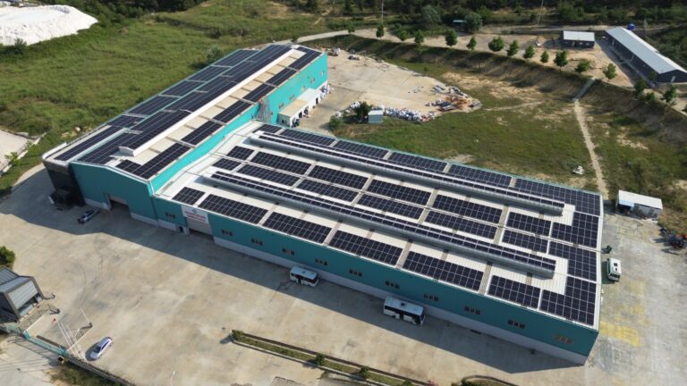 Akar Kırtasiye Çatı GES Projesi Güneş Paneli Bakım ve Temizliği - Enopex Enerji